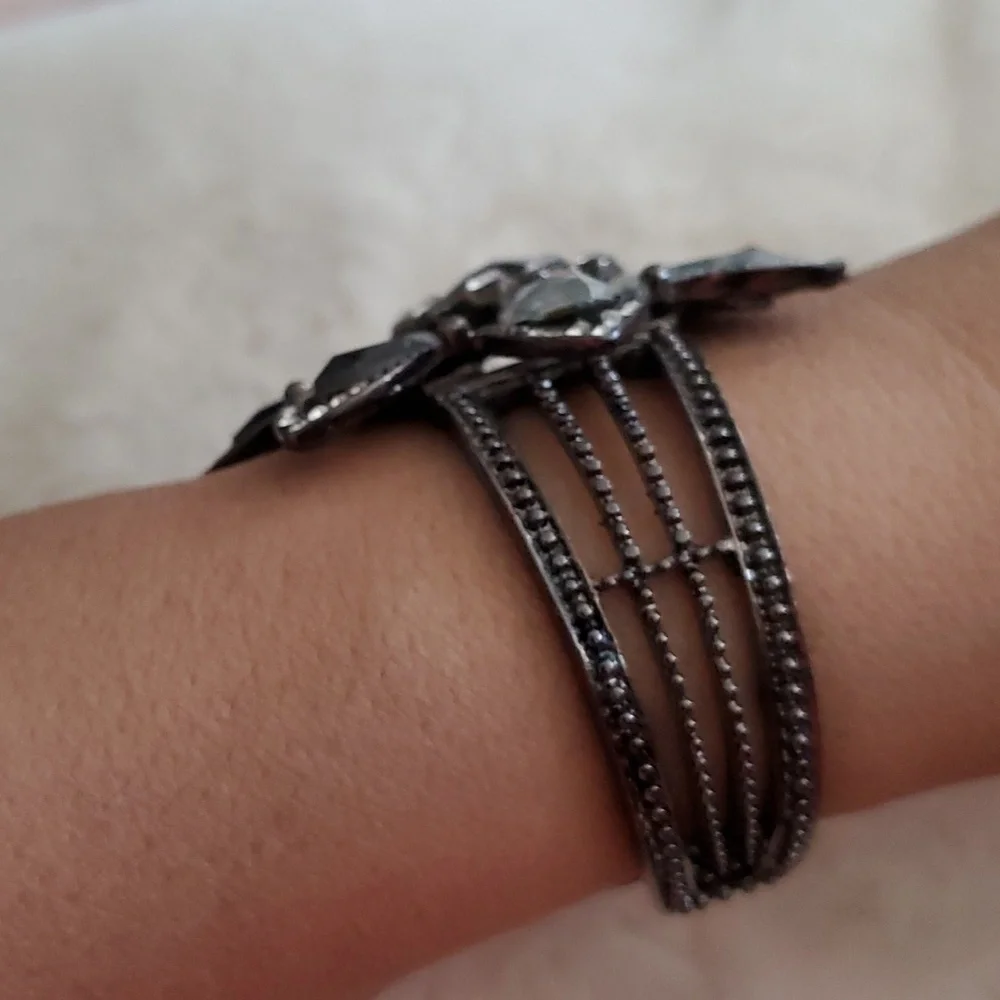BLACK FLOWER SILVER TONE GEM BRACELET CHUNKY ECLECTIC BLING MAXIMALIST STATEMENT - Picture 3 of 5
